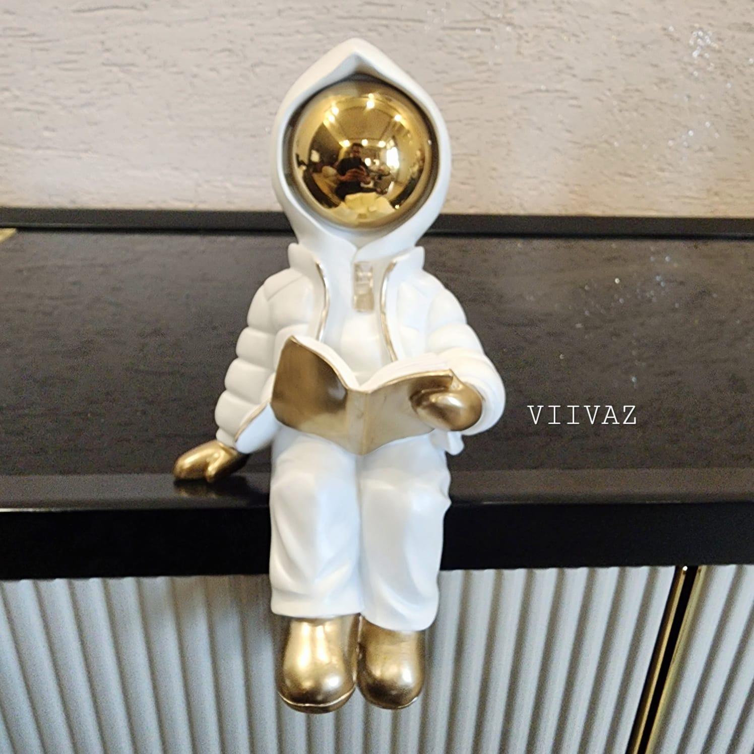 BOOK READING ASTRO DECOR